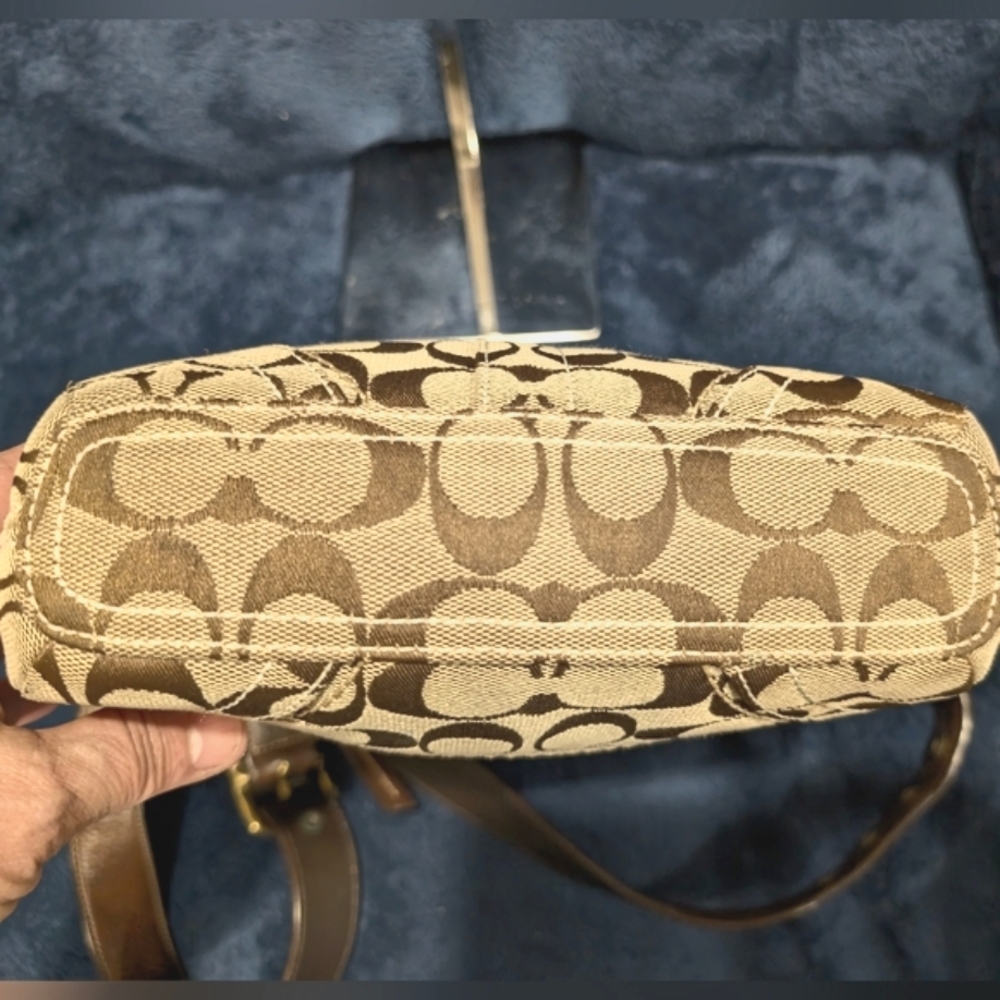 Coach Signature Crossbody/Shoulder Bag, Brown and tan kissing C's, EUC, 2006 - Picture 5 of 9